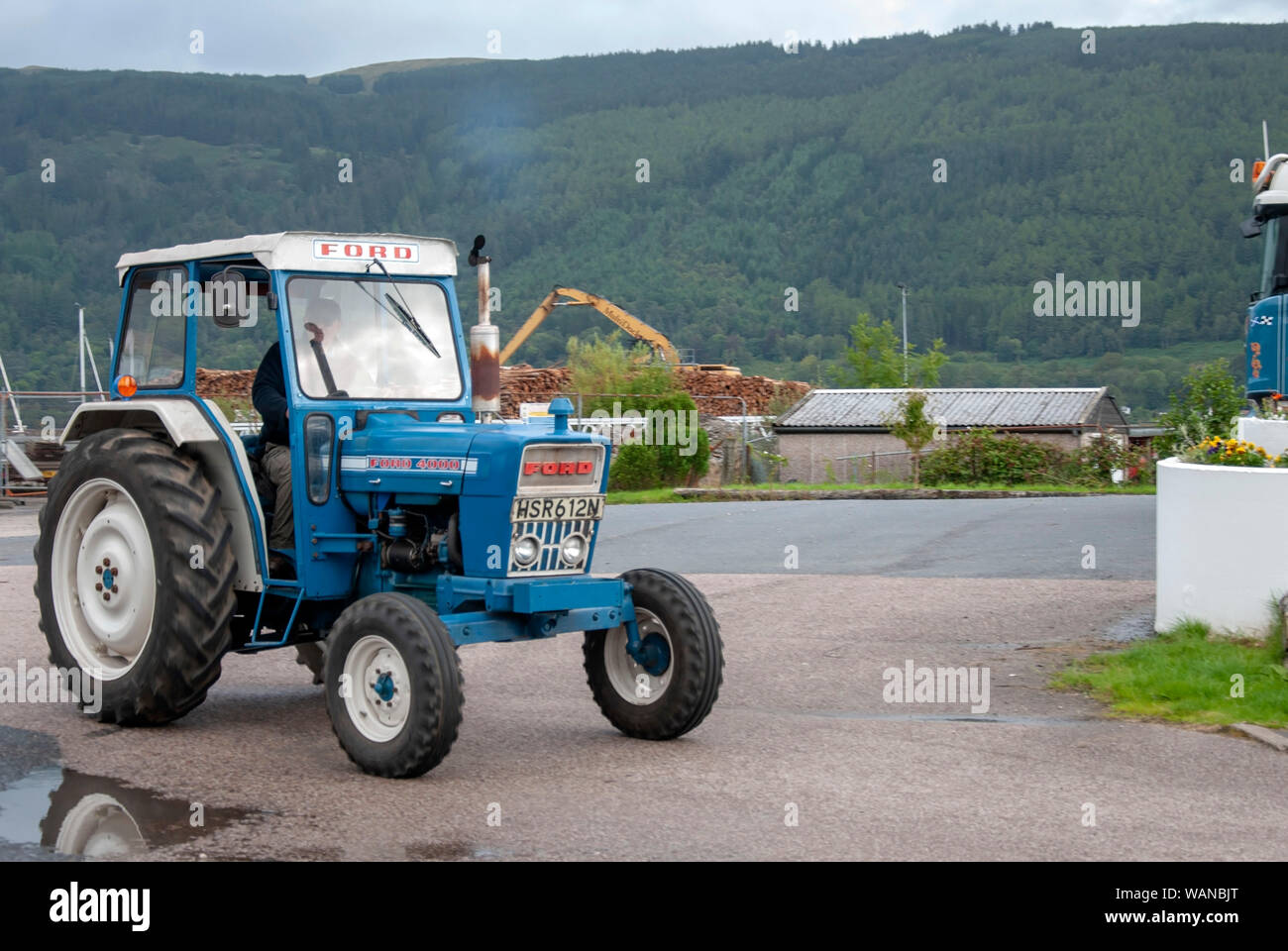 Vintage ford tractor front view hi-res stock photography and images - Alamy