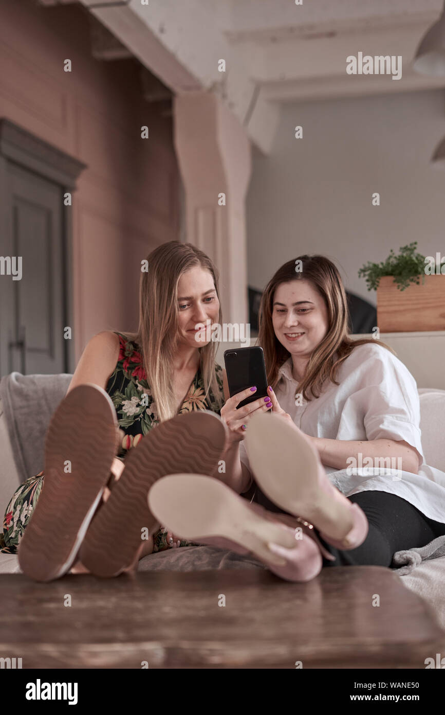 girls on couch Stock Photo Alamy