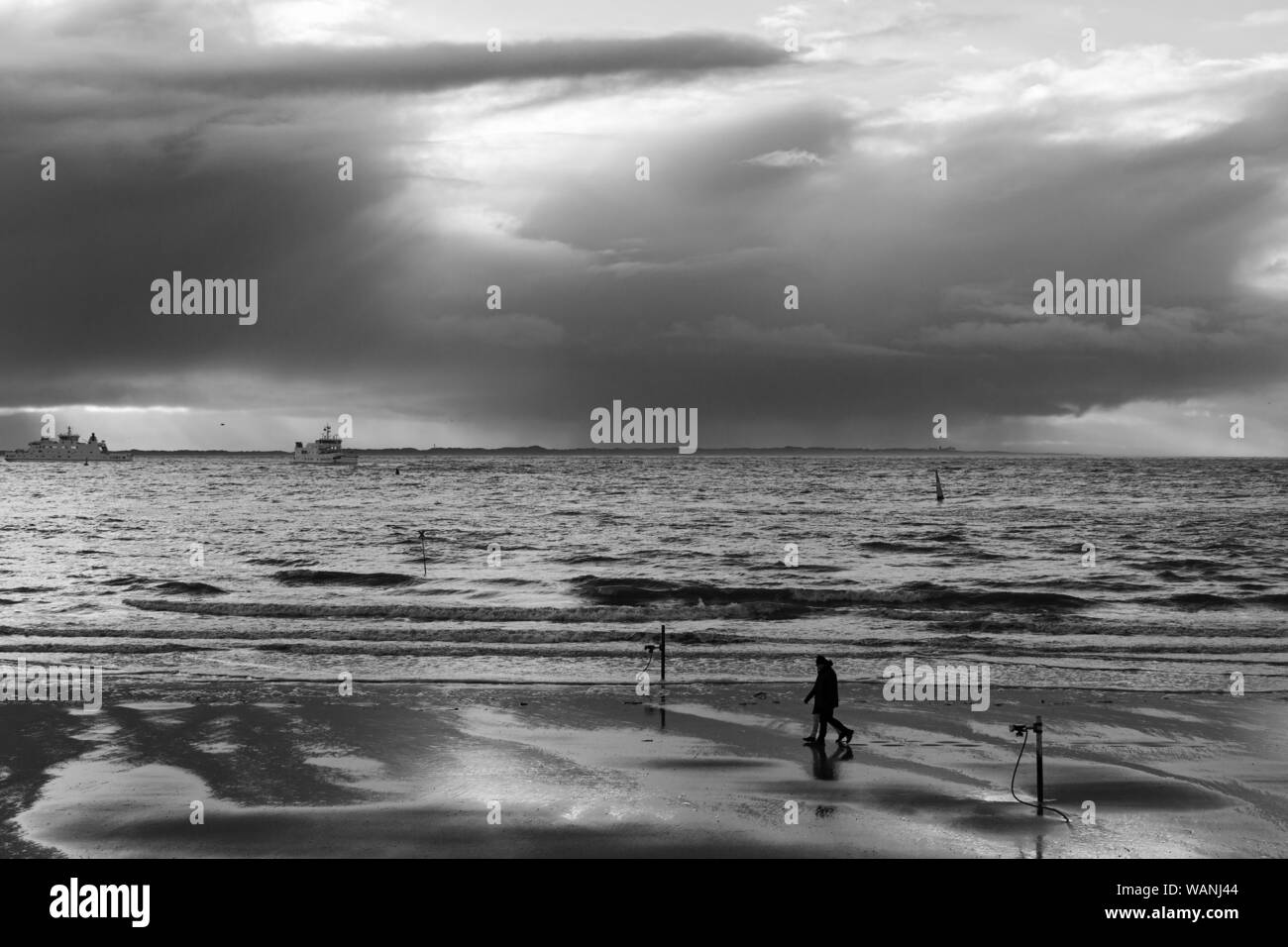 Norderney, Weststrand, Strand, Meer, Himmel, Wolken, Boje, Spaziergaenger, Faehre Stock Photo