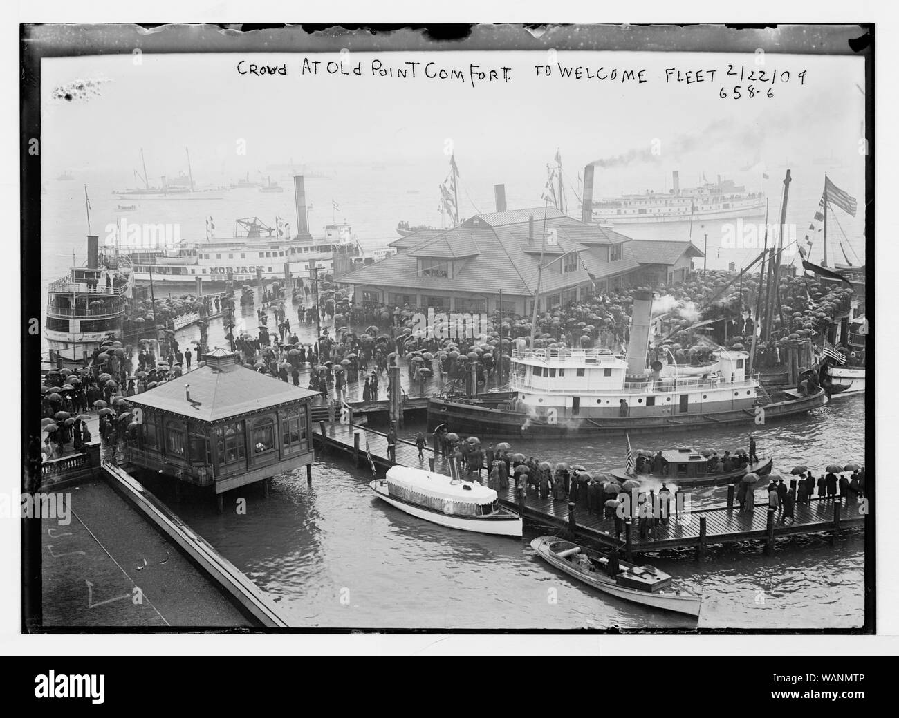Crowd at Old Point Comfort, waiting to excursion fleet Stock