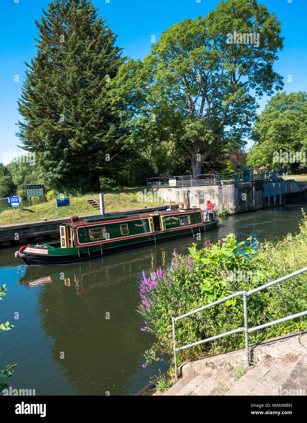 Narrow Boat Using Penton Hook Lock, on The Thames Path, Stainesupon