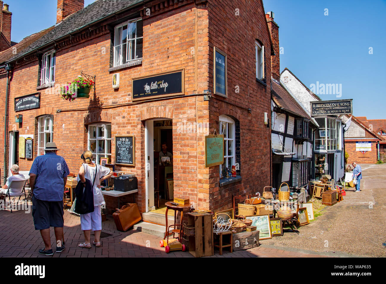 Antique jewellery shops hi-res stock photography and images - Alamy