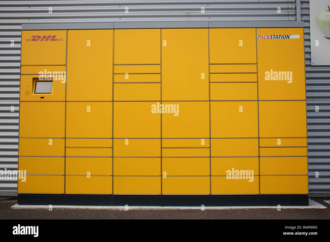 DHL Packing station, parcel station, parcel delivery, parcel delivery