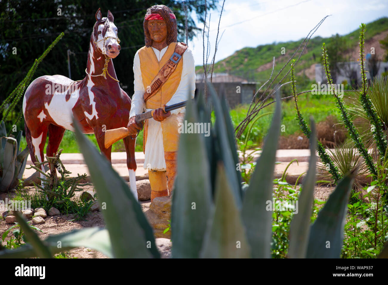 Monument, statue of the Indian Geronimo in the town of Fronteras