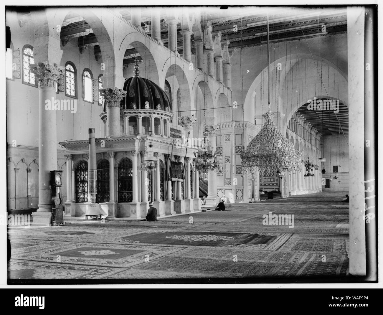 Damascus. The Ommayad Mosque. Mosque interior Tomb of John the Baptist ...