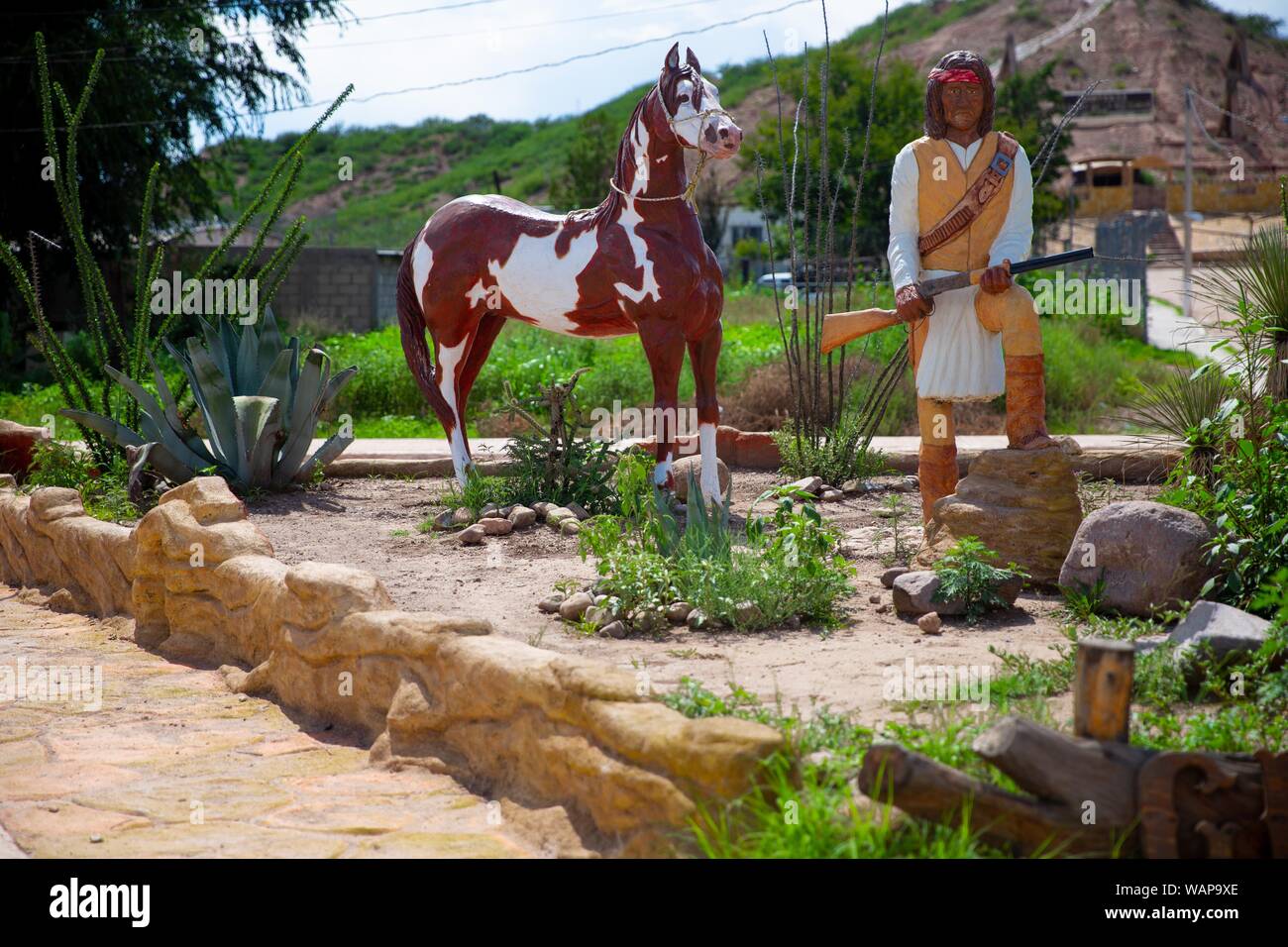Monument, statue of the Indian Geronimo in the town of Fronteras