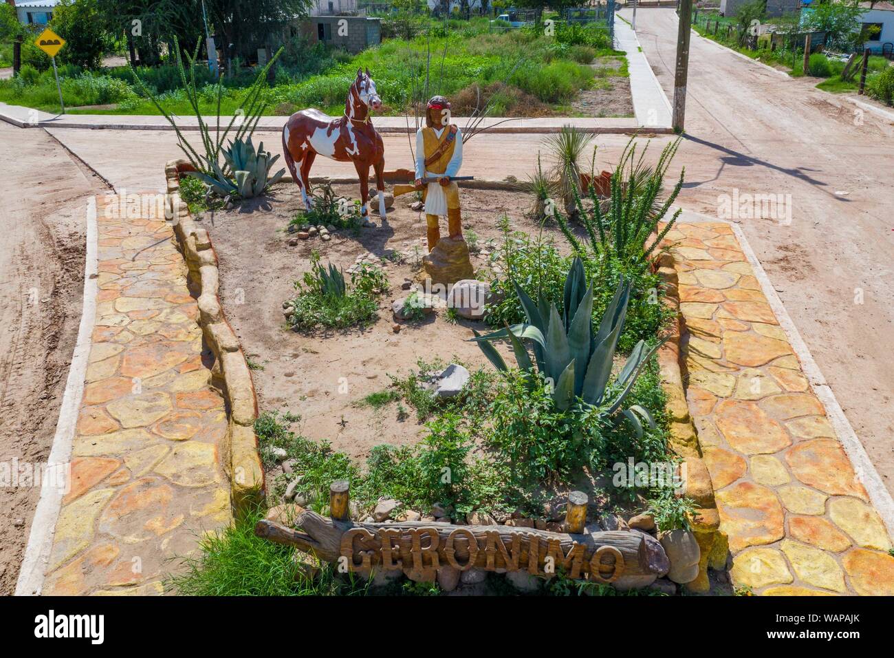 Monument, statue of the Indian Geronimo in the town of Fronteras