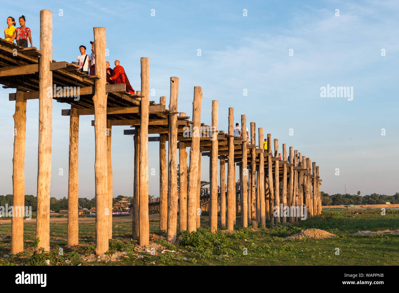 Iconic wooden bridge mandalay hi-res stock photography and images - Alamy