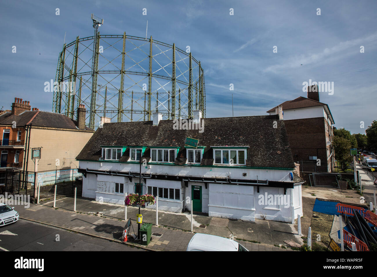 London, UK. 21 August, 2019. The old cricketers pub and gasometer viewed from the back of the Peter May stand at the Kia Oval home to Surrey Cricket Club  as Surrey take on Hampshire on day four of the Specsavers County Championship game. David Rowe/Alamy Live News Stock Photo