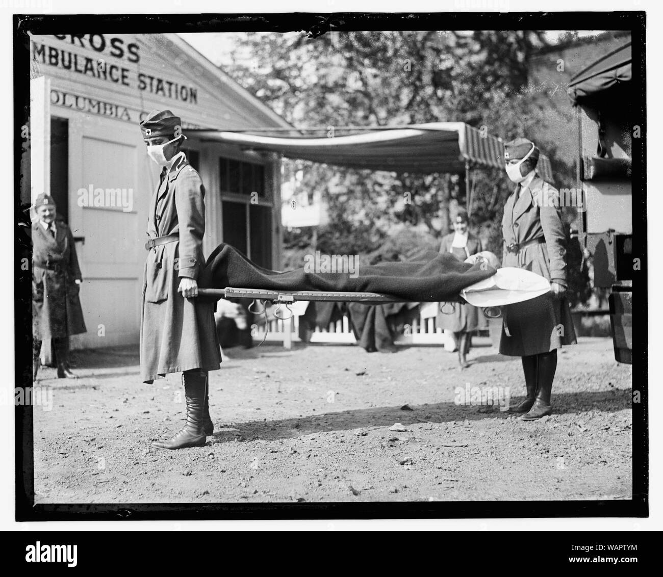 Demonstration at the Red Cross Emergency Ambulance Station in Washington, D.C., during the influenza pandemic of 1918 Stock Photo