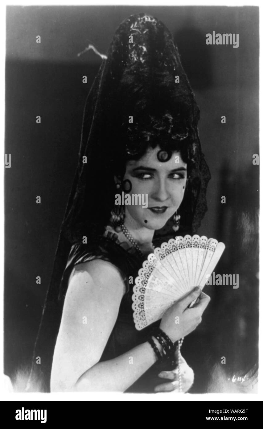 Dorothy Gish, actress, half-length portrait, facing slightly right, in Spanish costume Stock Photo