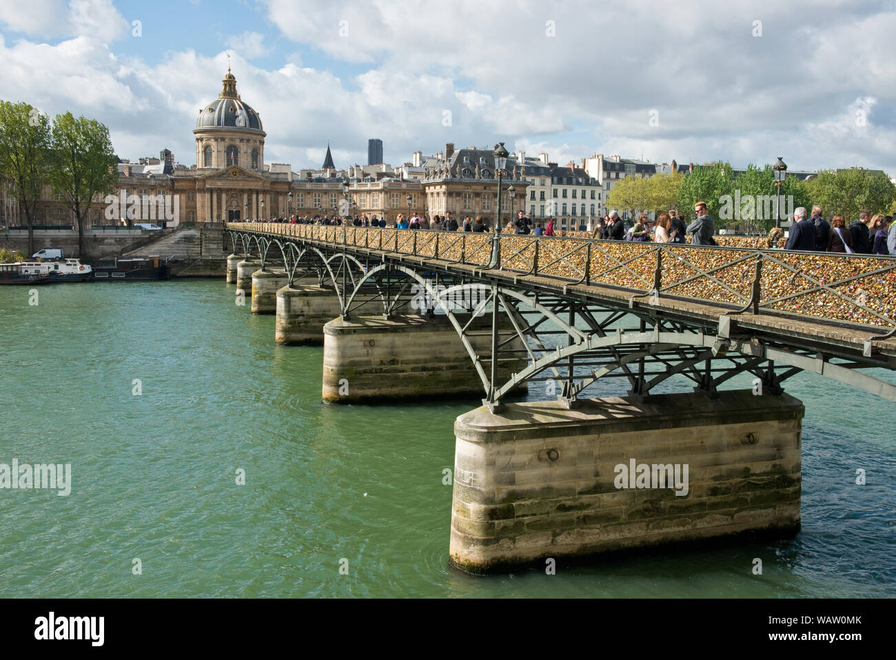 Pont de Artes footbridge across the Seine River to the Institut de France. Paris, France. Stock Photo