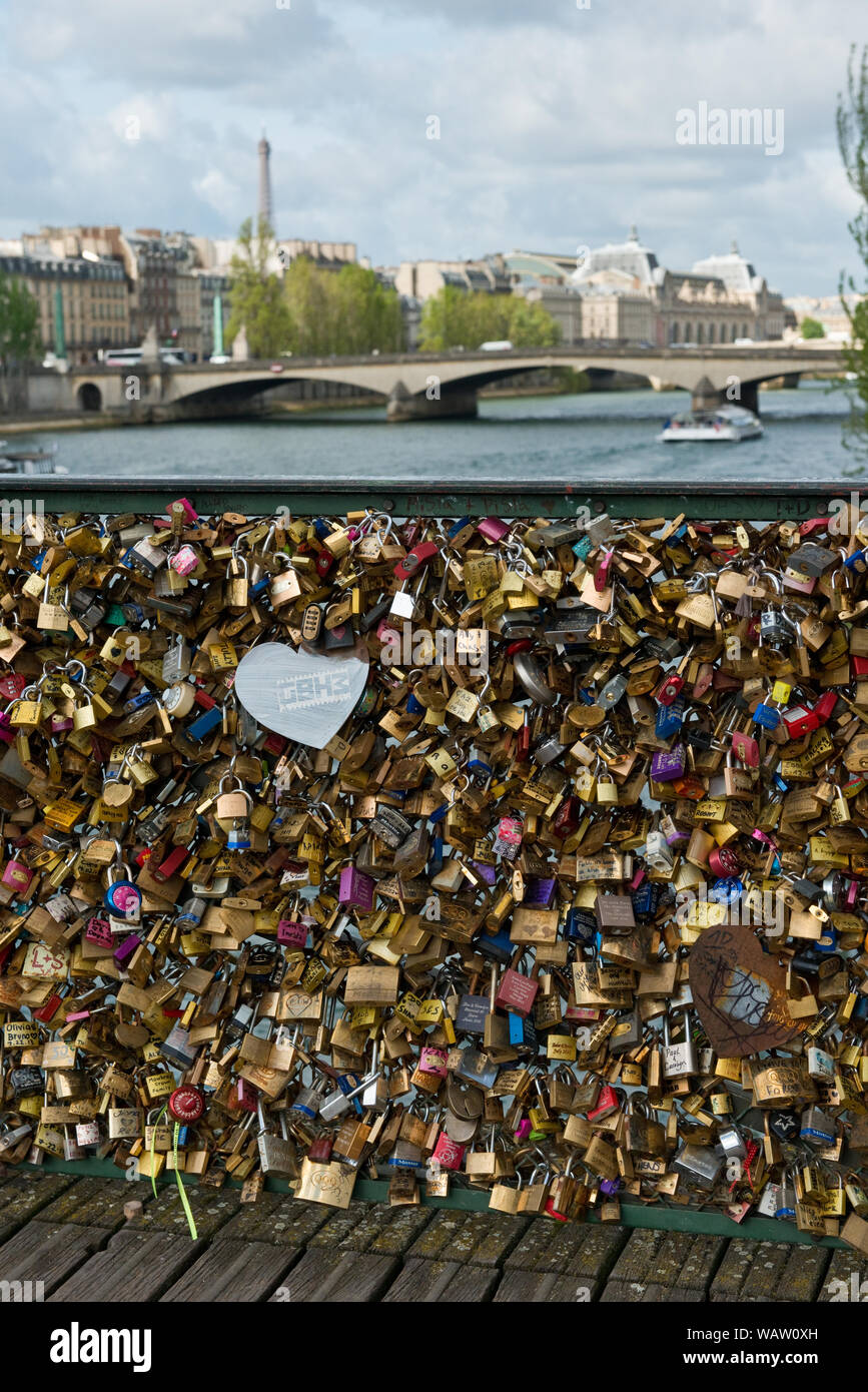 Love Locks at Pont Neuf and the City of Paris Stock Photo - Image of  removing, france: 122927392
