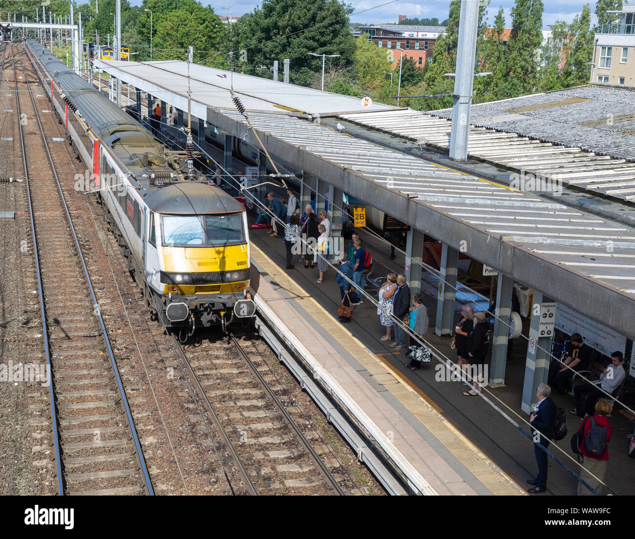 British Rail Class 90 25kV Bo-Bo electric locomotive 90011 train, Ipswich station, England, UK Stock Photo