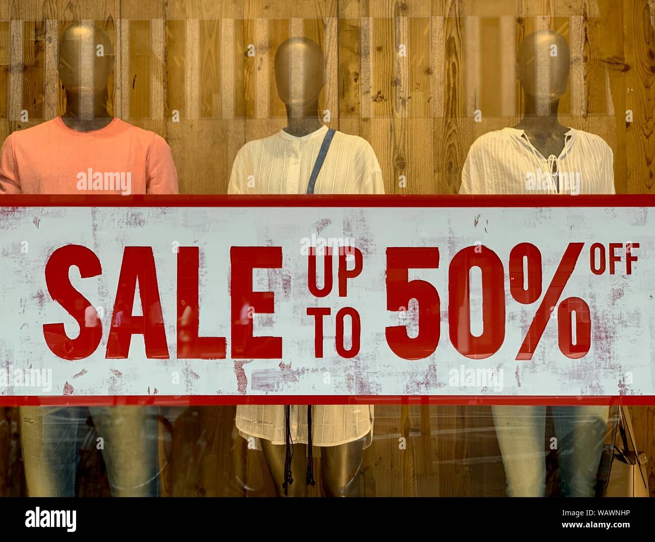 Summer sales, sale with discount, shop window, Dusseldorf, Germany Stock Photo