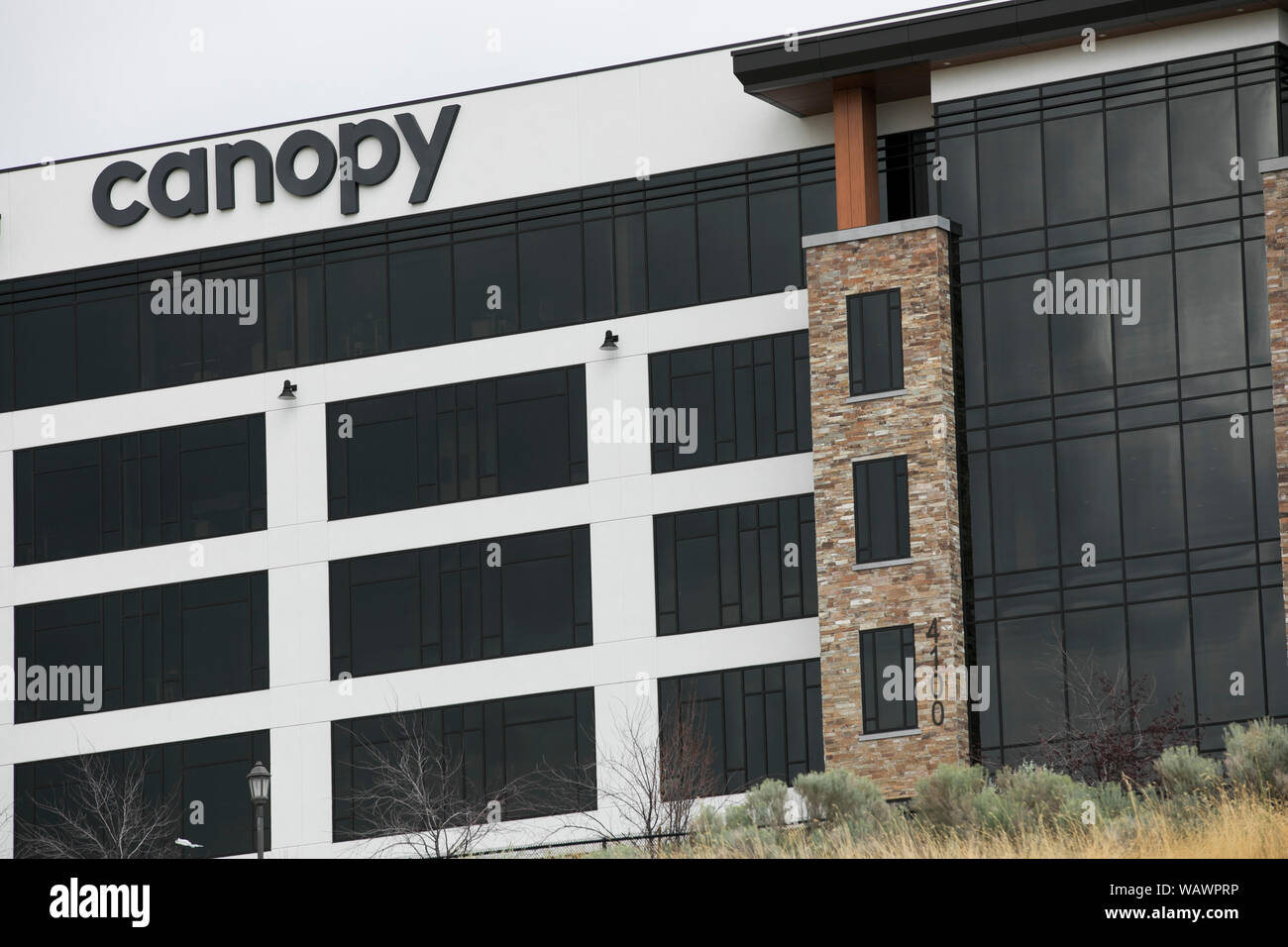 Canopy sign hires stock photography and images Alamy
