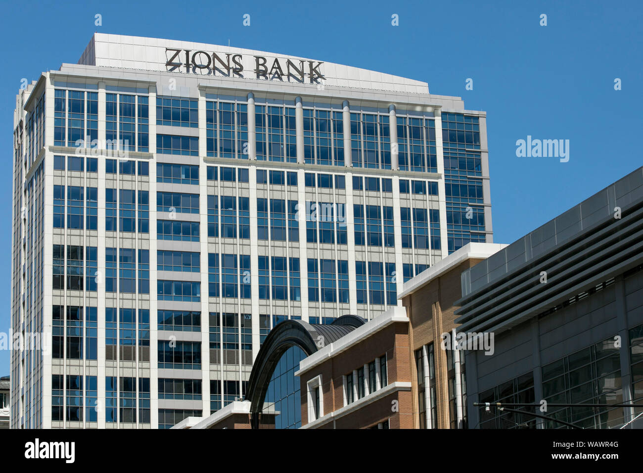 Bank Sign Logo Hi res Stock Photography And Images Alamy bank-sign-logo-hi-res-stock-photography-and-images-alamy