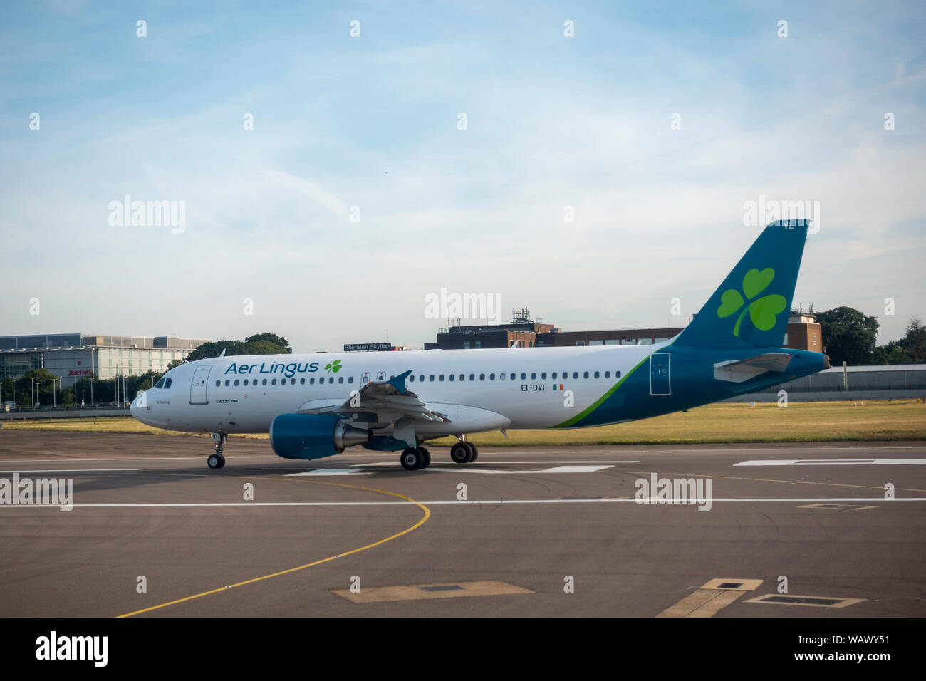 An Aer Lingus Airbus A320-214 (EI-DVL) taxiing at London Heathrow Terminal 5, London, UK. Stock Photo