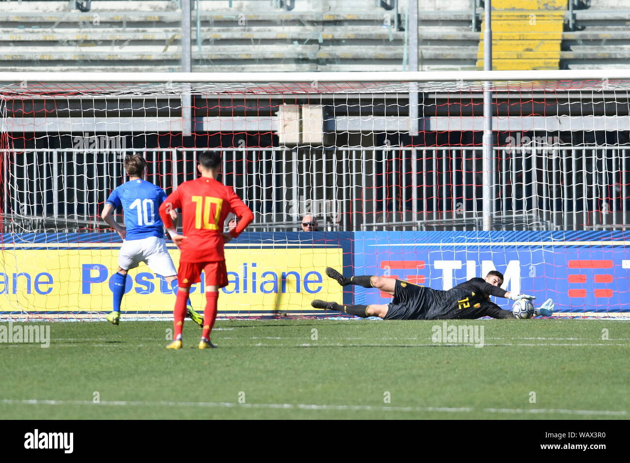 Il portiere hi-res stock photography and images - Alamy