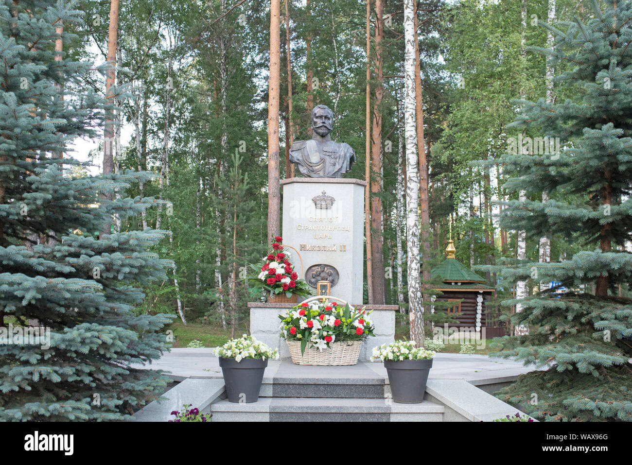 De nombreuses statues sont disposées sur le lieu de Ganina Yama. Nicolas II, sa femme Alexandra Fedorovna, mais aussi leurs enfants, Olga, Tatiana, Ma Stock Photo