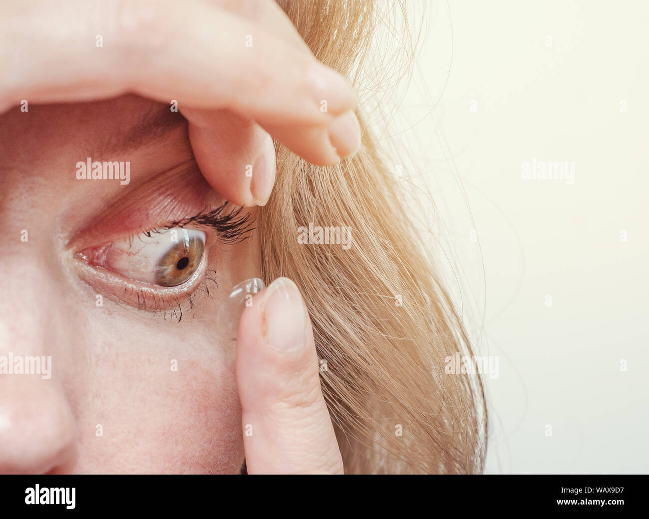 Woman inserts a contact lens into the eye. Close-up, domestic scene.  Optics, Vision, Optical Instruments Stock Photo - Alamy