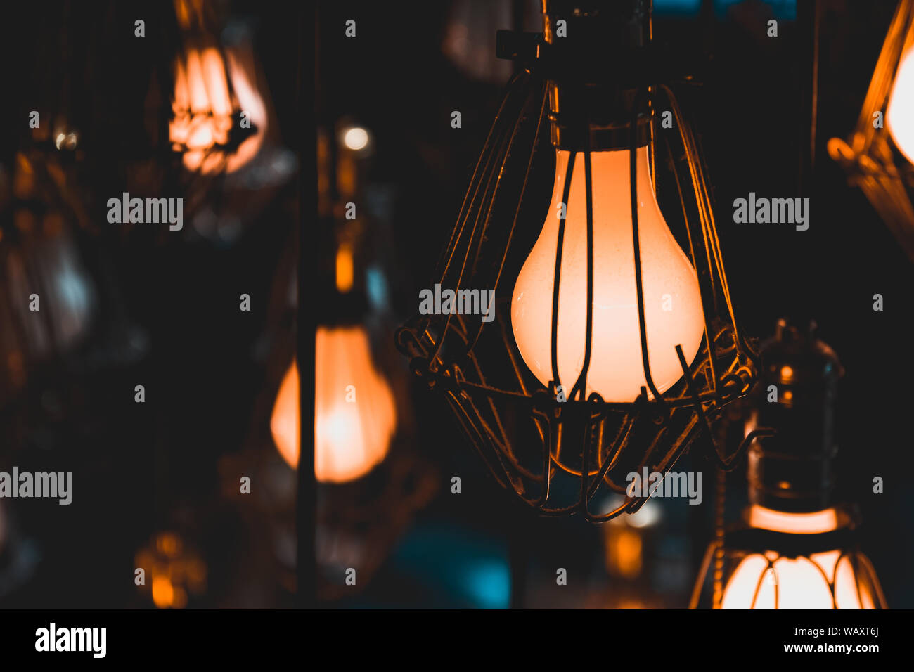 Vintage bulb lamps hi-res stock photography and images - Alamy