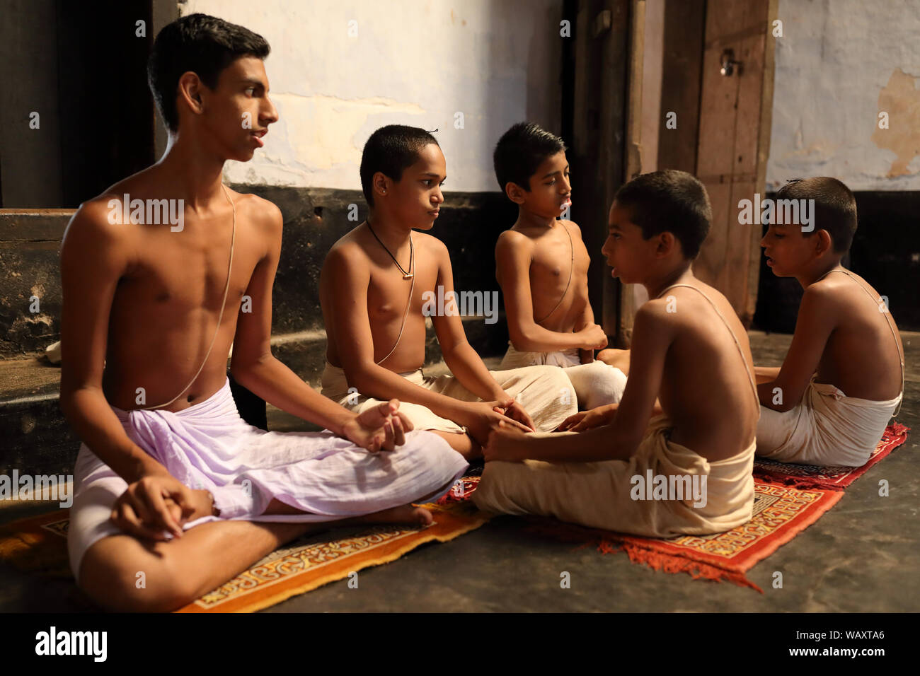 Students in a traditional Namboodiri Brahmin school in Thrissur, India Stock Photo