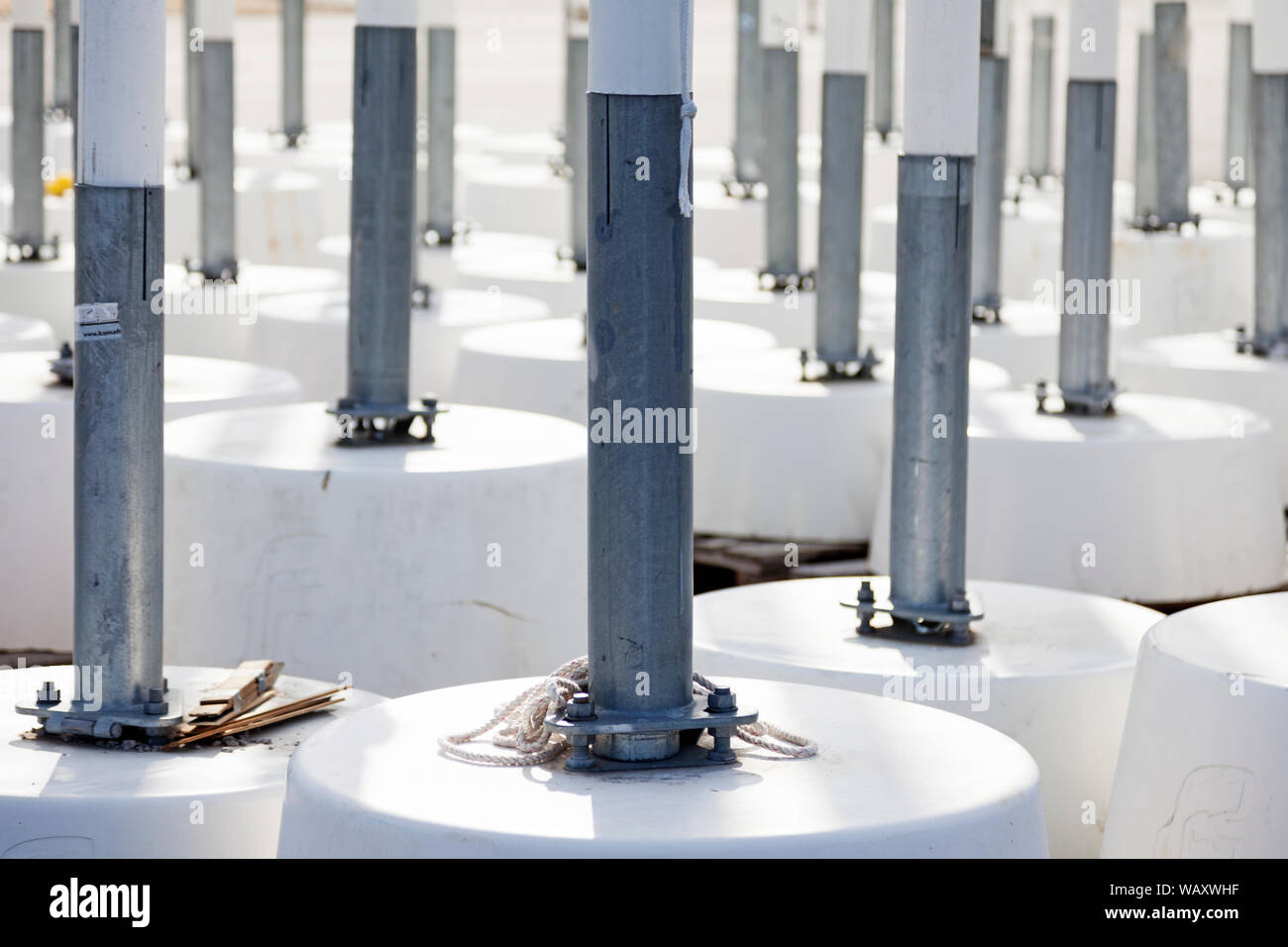 Concrete screws hires stock photography and images Alamy