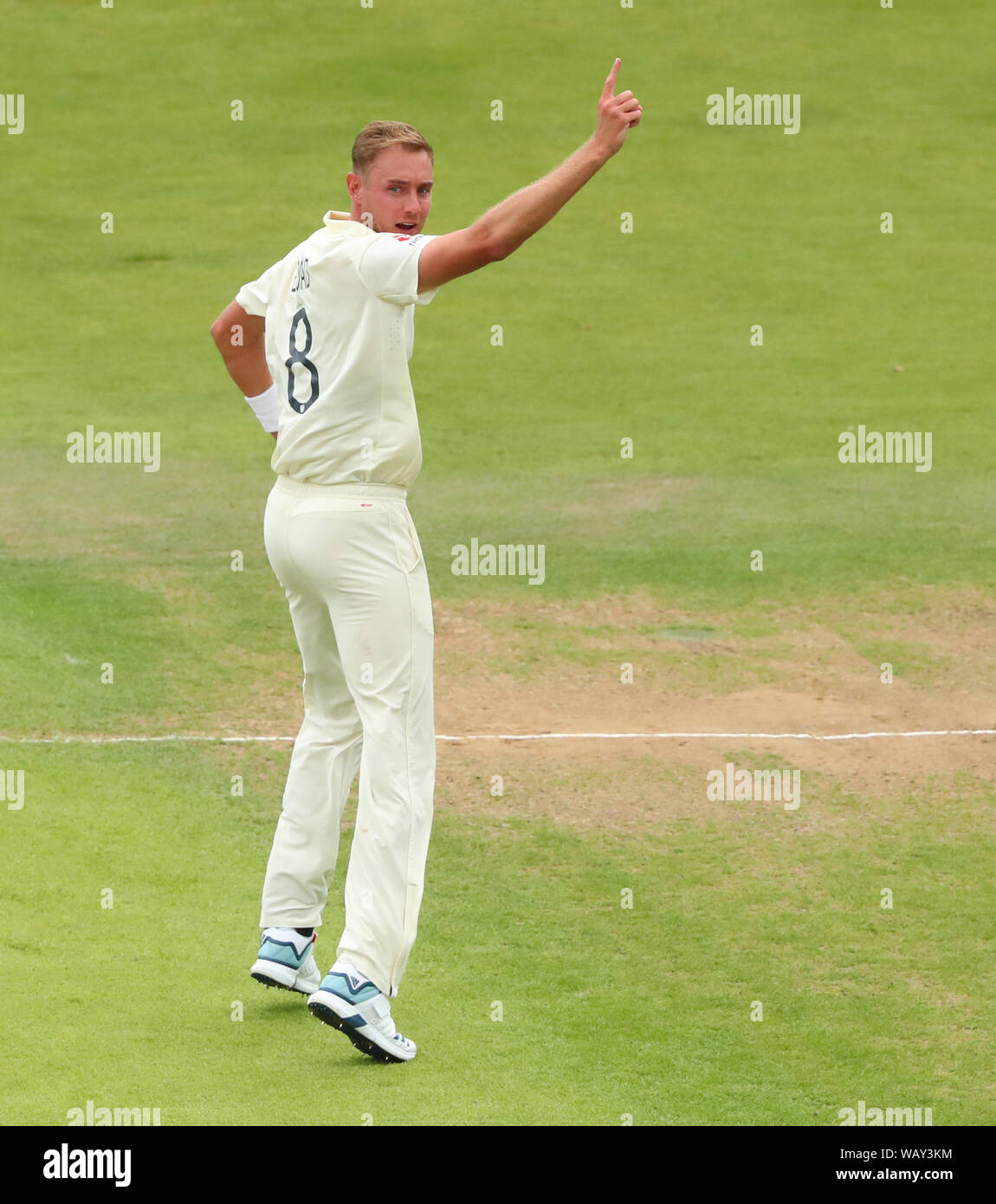 Leeds, UK. 22nd Aug, 2019. Stuart Broad of England appeals for the wicket of Usman Khawaja of Australia during day one of the 3rd Specsavers Ashes Test Match, at Headingley Cricket Ground, Leeds, England. Credit: ESPA/Alamy Live News Stock Photo
