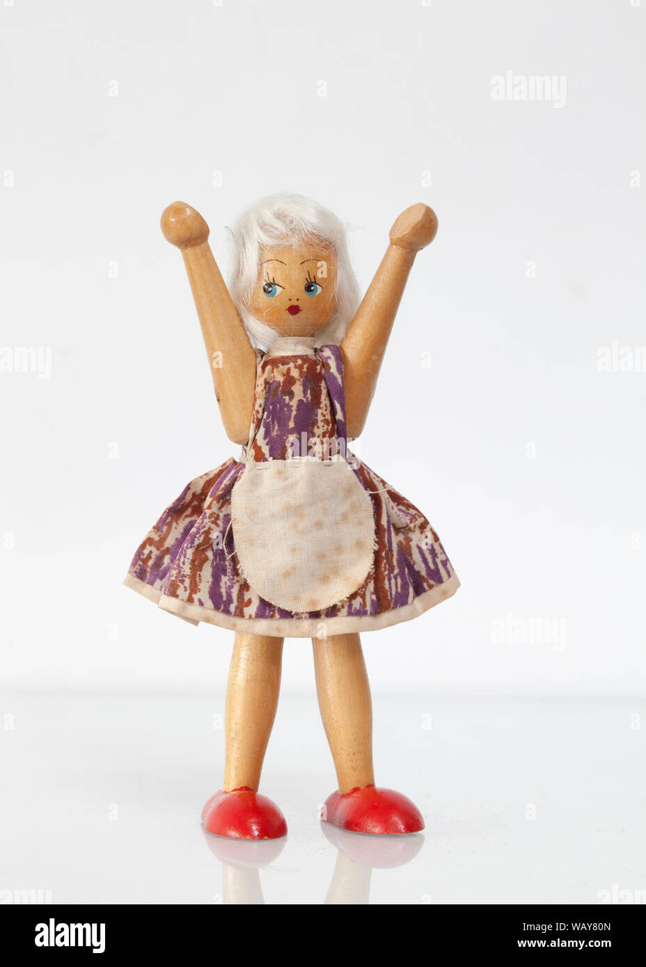 vintage wooden peg dolls