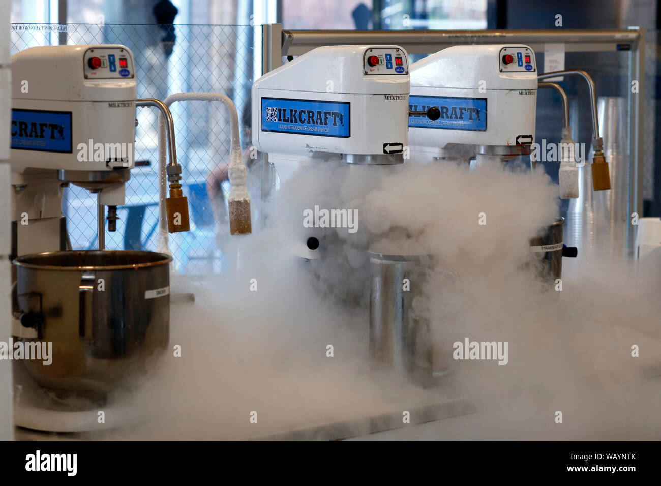 Nitrogen ice cream being made at Milkcraft New Haven, 280 Crown Street, New Haven, CT Stock Photo