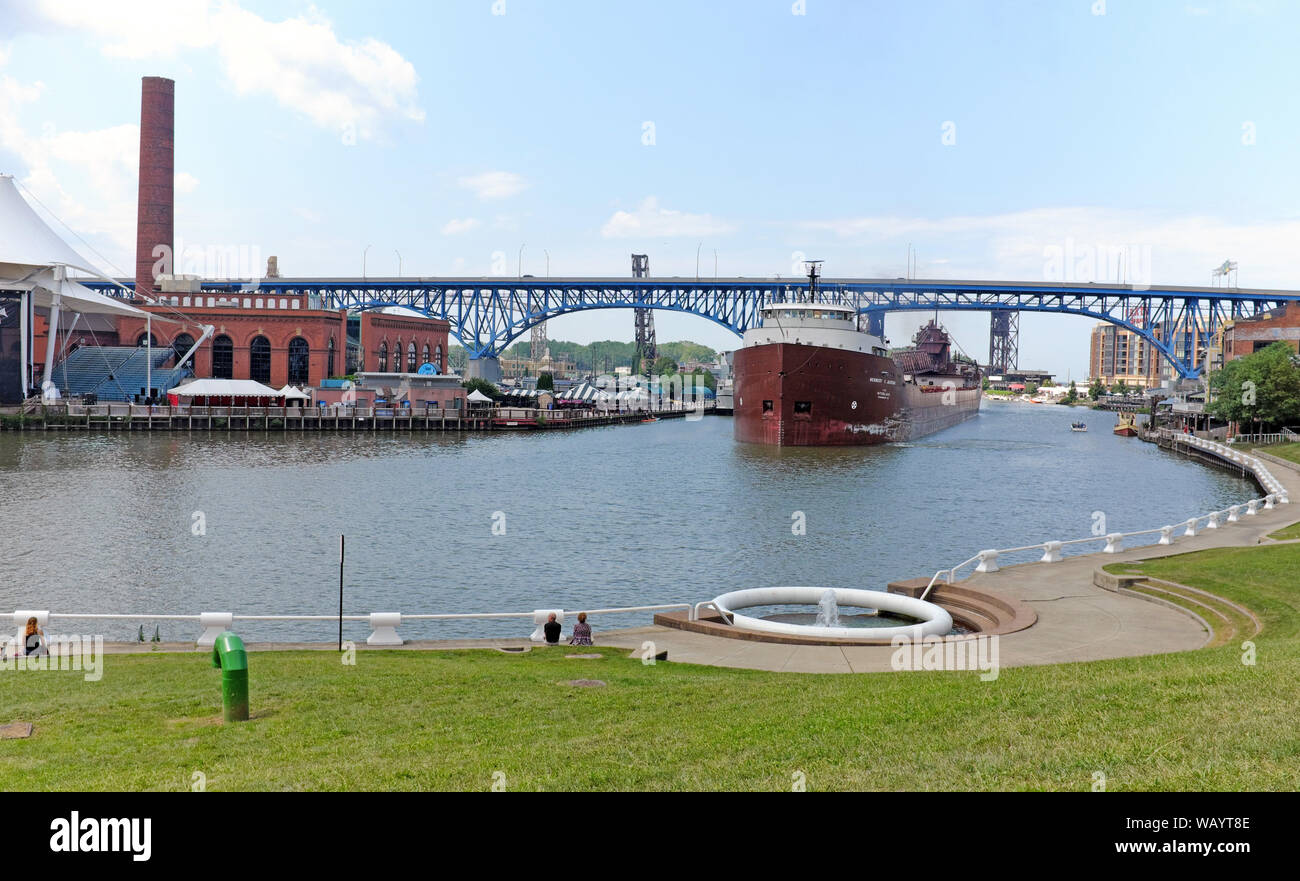 Couple in cleveland flats hires stock photography and images Alamy
