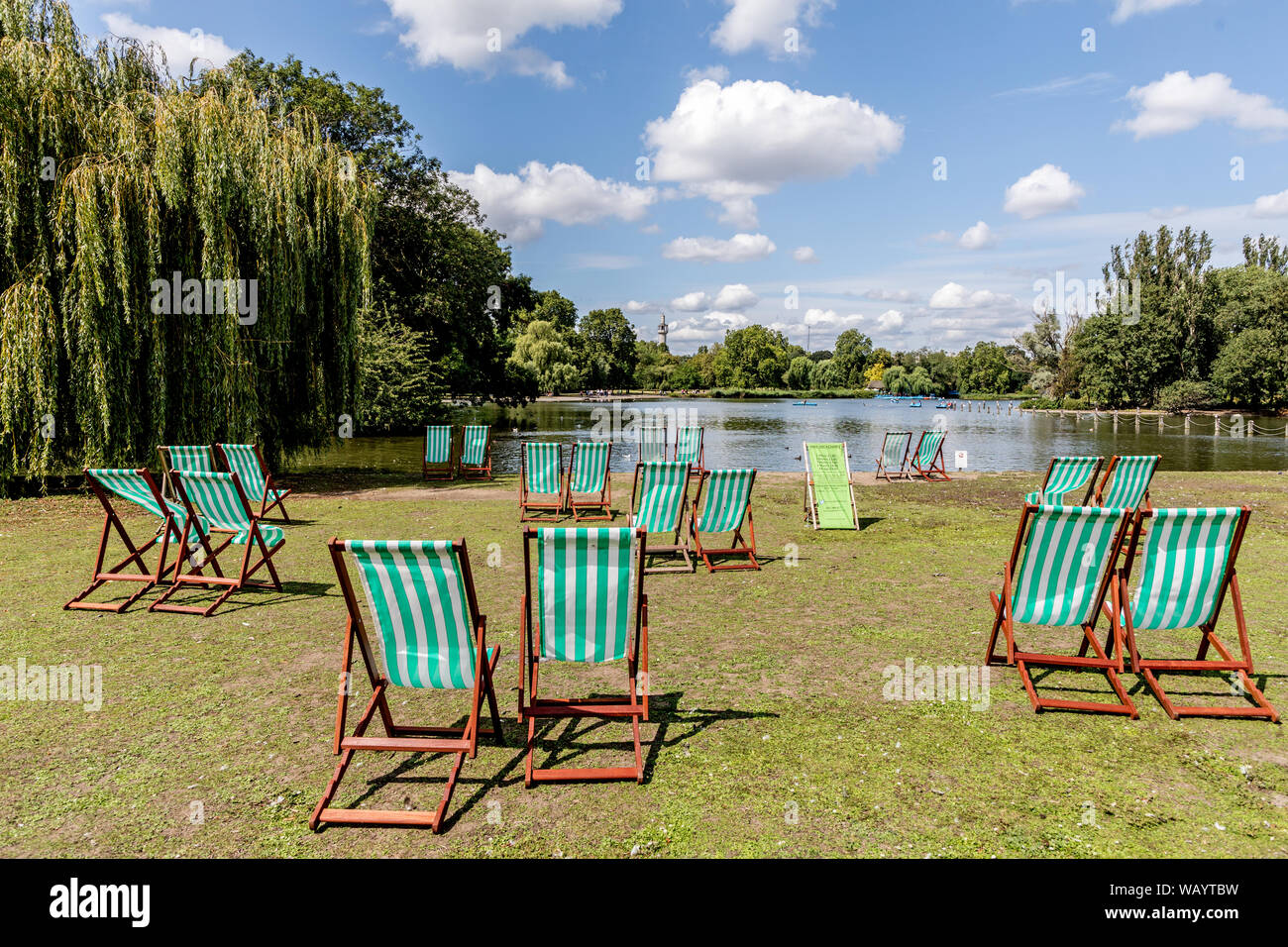 Regents park deck chair hi-res stock photography and images - Alamy