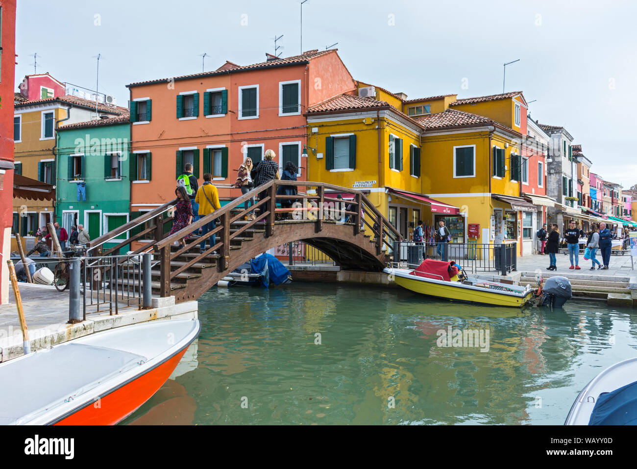 Colourful buildings at the junction of the Rio Assassini and Rio Pontinello canals, Burano, Laguna Veneto, Italy.  The Via Baldassare Galuppi at right Stock Photo
