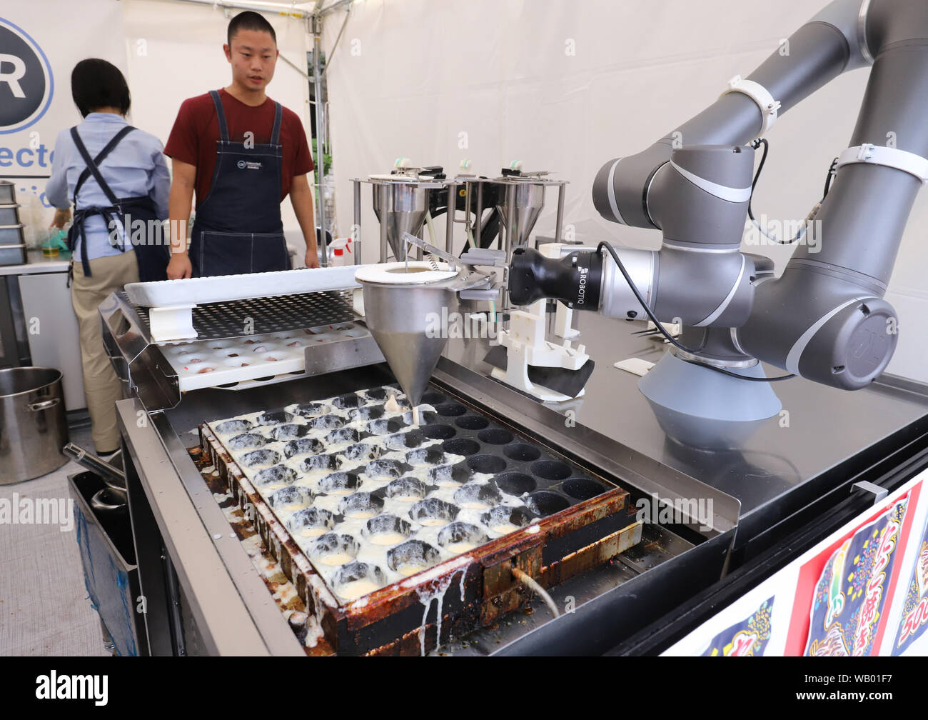 Tokyo, Japan. 22nd Aug, 2019. A robot cooks takoyaki, octopus balls ...