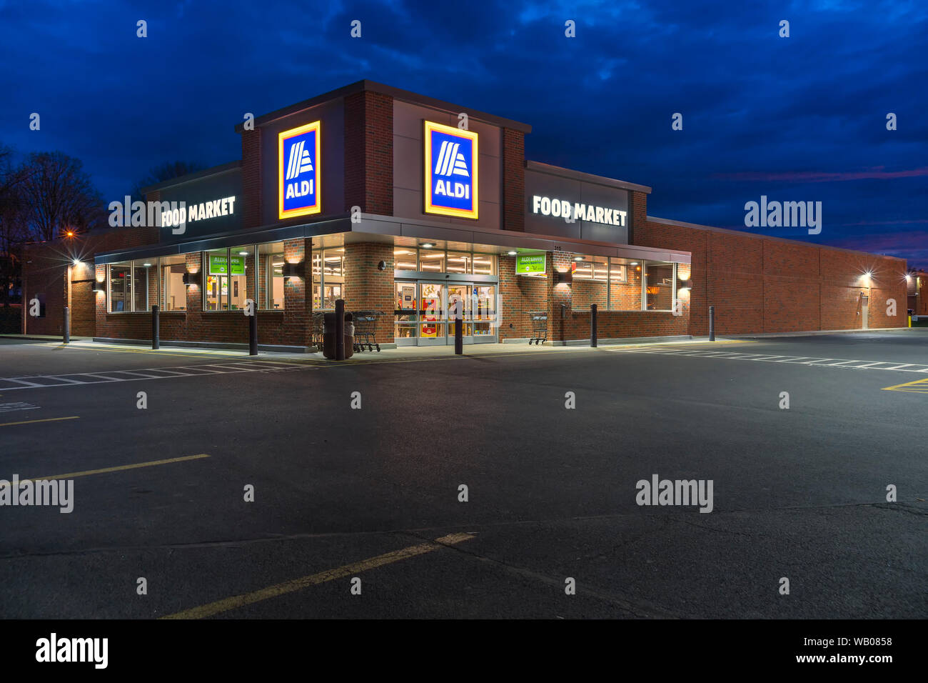 Aldi grocery store hires stock photography and images Alamy