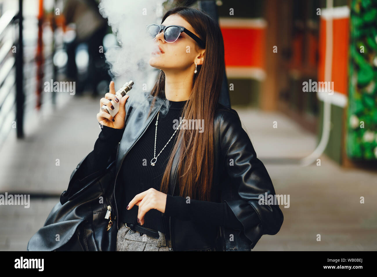 voyeurs of women smoking