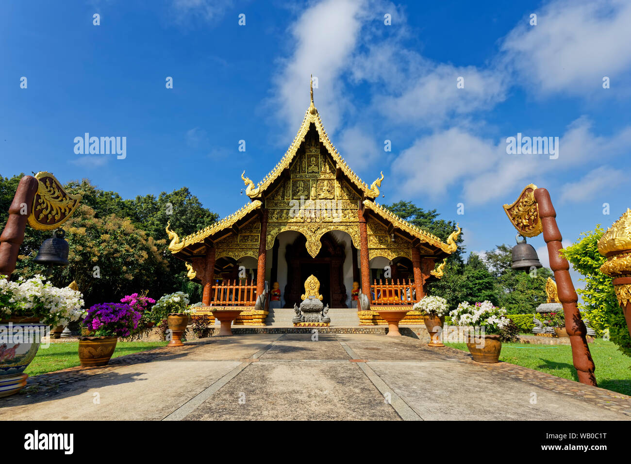 Wat phrathat pha ngao hi-res stock photography and images - Alamy