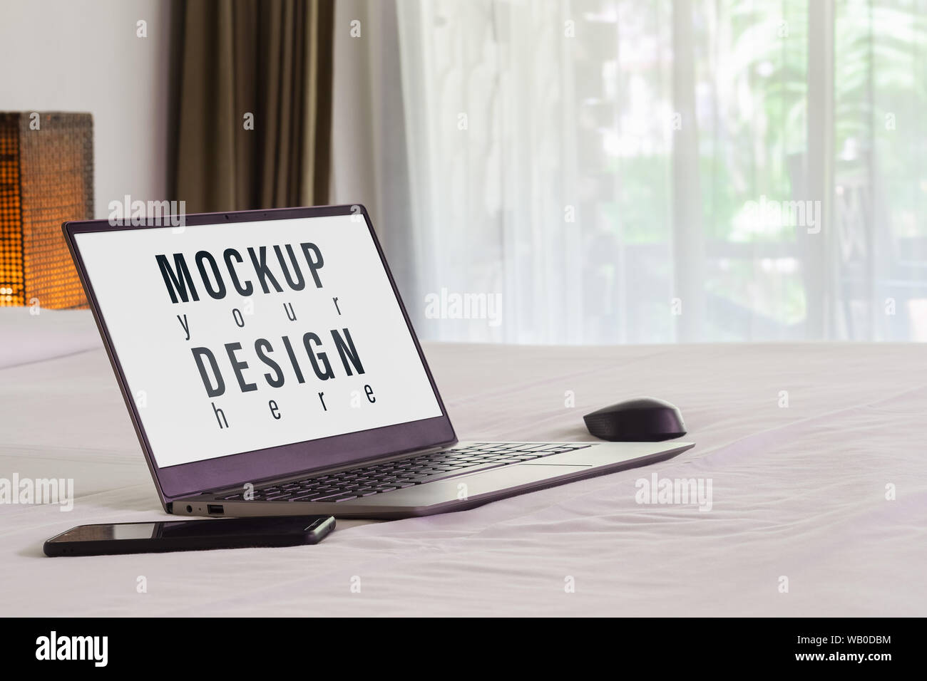 Mockup laptop mang đến cho bạn trải nghiệm thực tế về cách tốt nhất để trình bày sản phẩm của mình trước khách hàng. Hãy xem hình ảnh về mockup laptop này để hiểu thêm về tính năng độc đáo của nó.