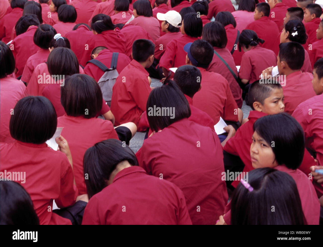 asia, asian, thailand, large group of young people dressed in uniforms in prayer Stock Photo