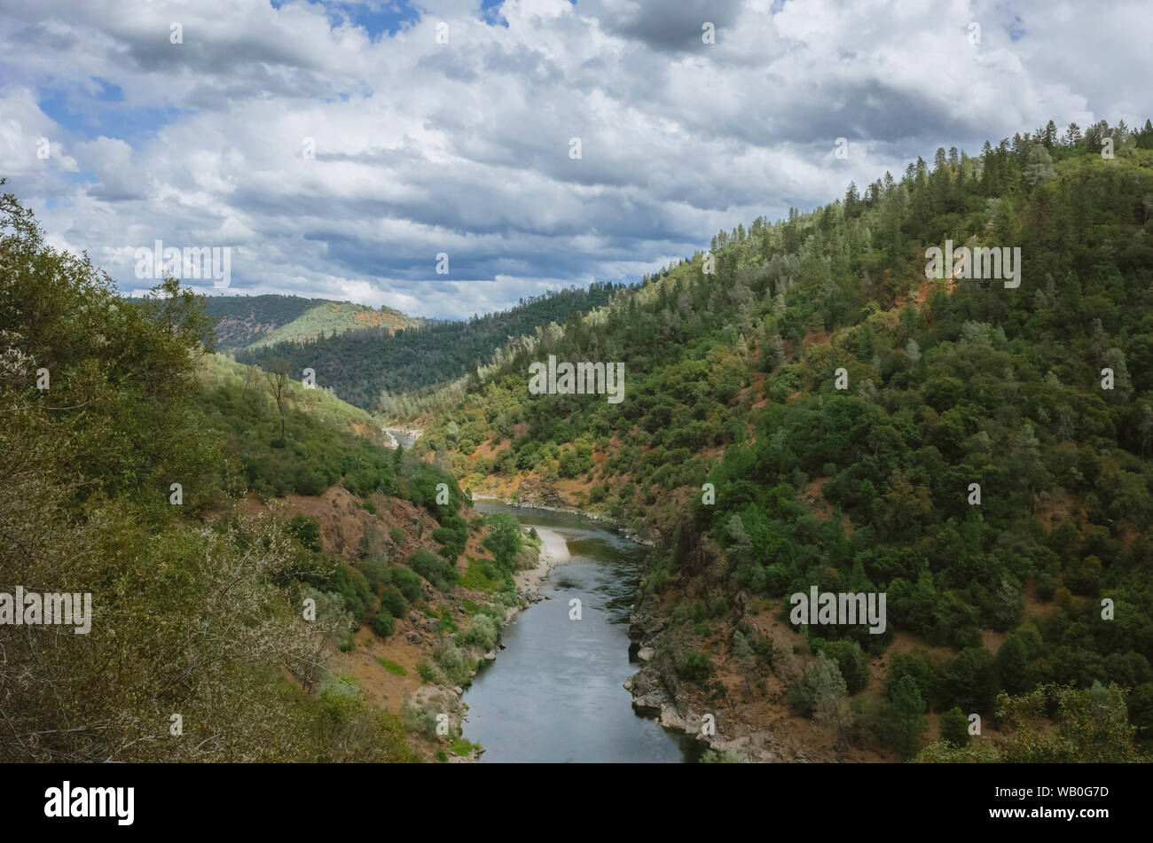 Photo of the sacramento river while hiking in the Sacramento river