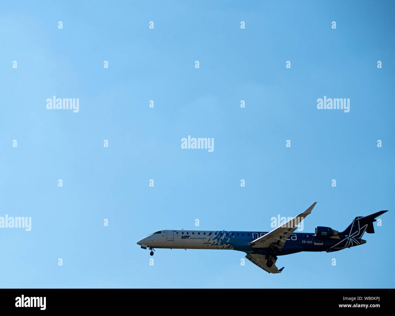 White aircraft bombardier crj hi-res stock photography and images - Alamy