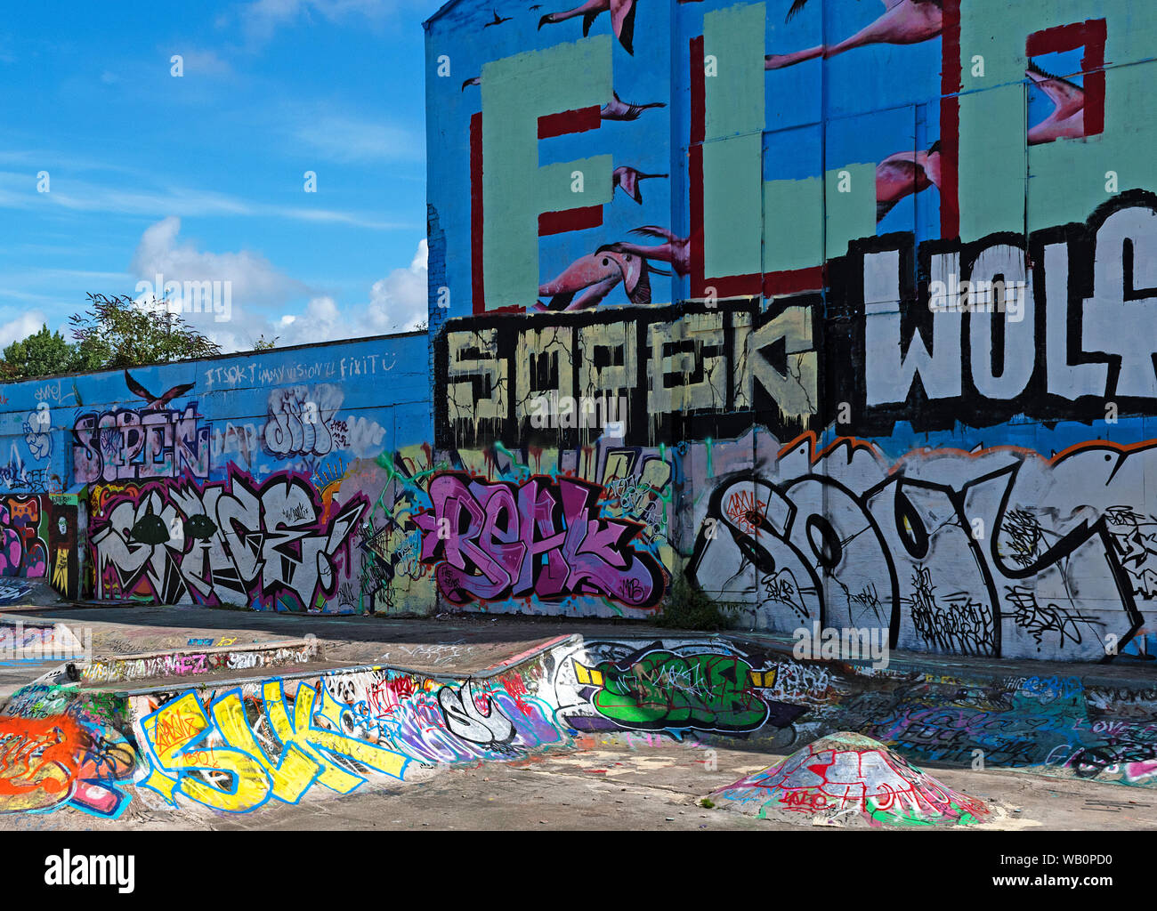 Vandalism graffiti hi-res stock photography and images - Alamy