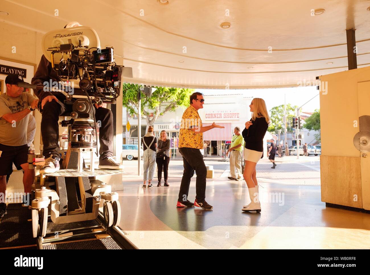QUENTIN TARANTINO and MARGOT ROBBIE in ONCE UPON A TIME... IN HOLLYWOOD (2019), directed by QUENTIN TARANTINO. Credit: HEYDAY FILMS / Album Stock Photo
