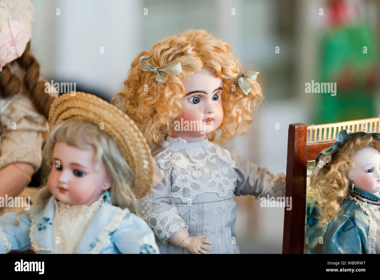 antique stores that buy porcelain dolls