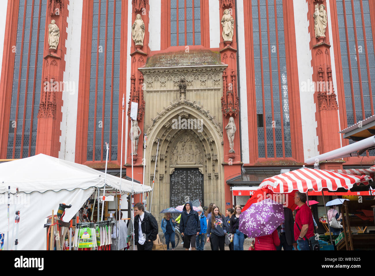 People shopping at the local market in front of late Gothic church 'Marienkappelle' in Würzburg, Germany Stock Photo