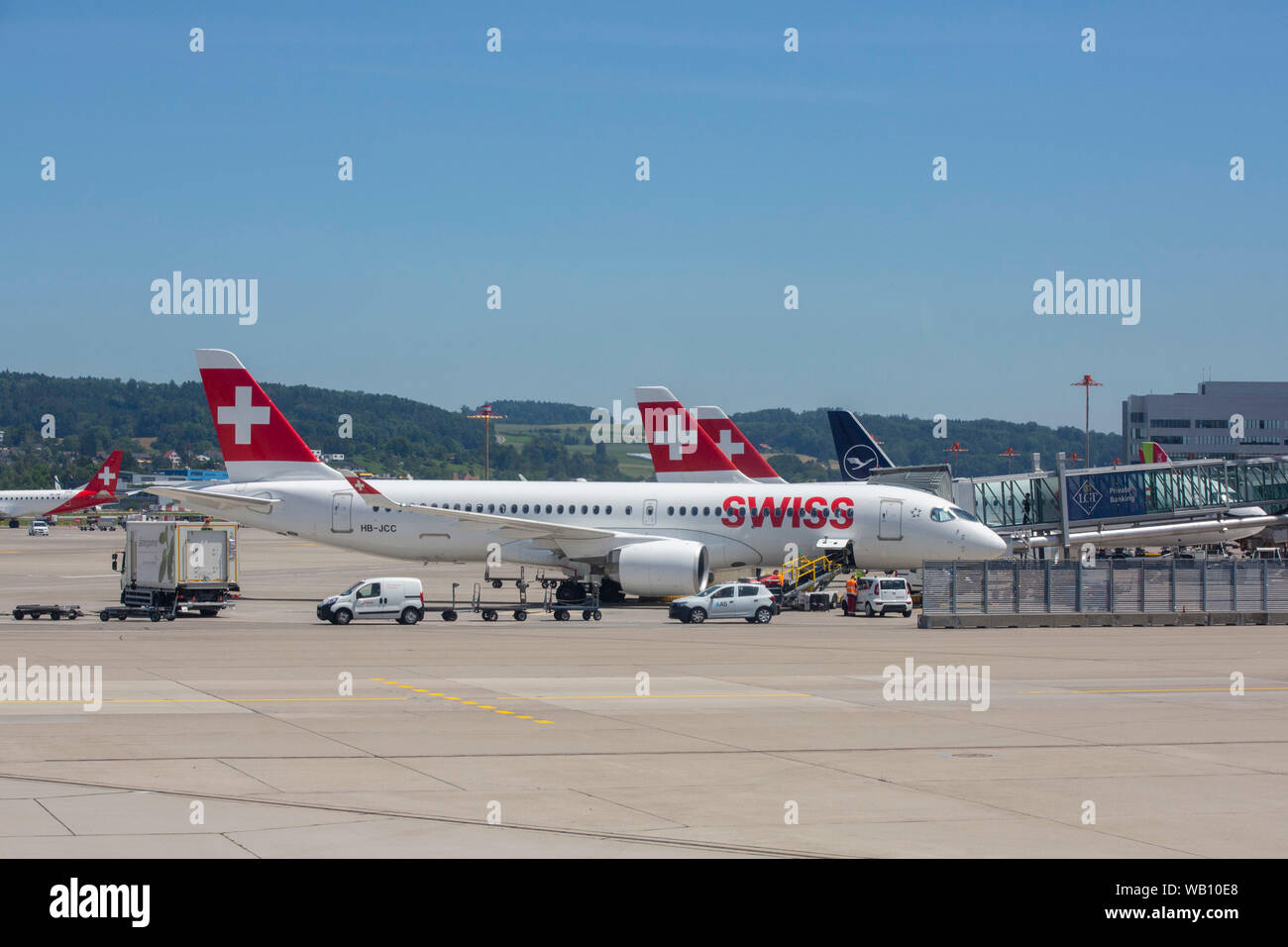 Bombardier CSeries CS300, Reg: HB-JCC am Flughafen Zürich (ZRH). 15.08.2019 Stock Photo