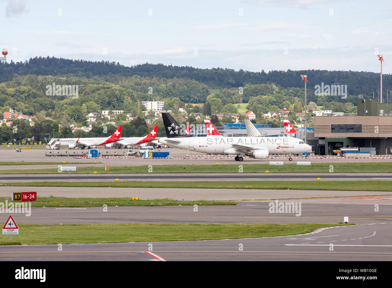 Vorfeld am Flughafen Zürich (ZRH). 15.08.2019 Stock Photo