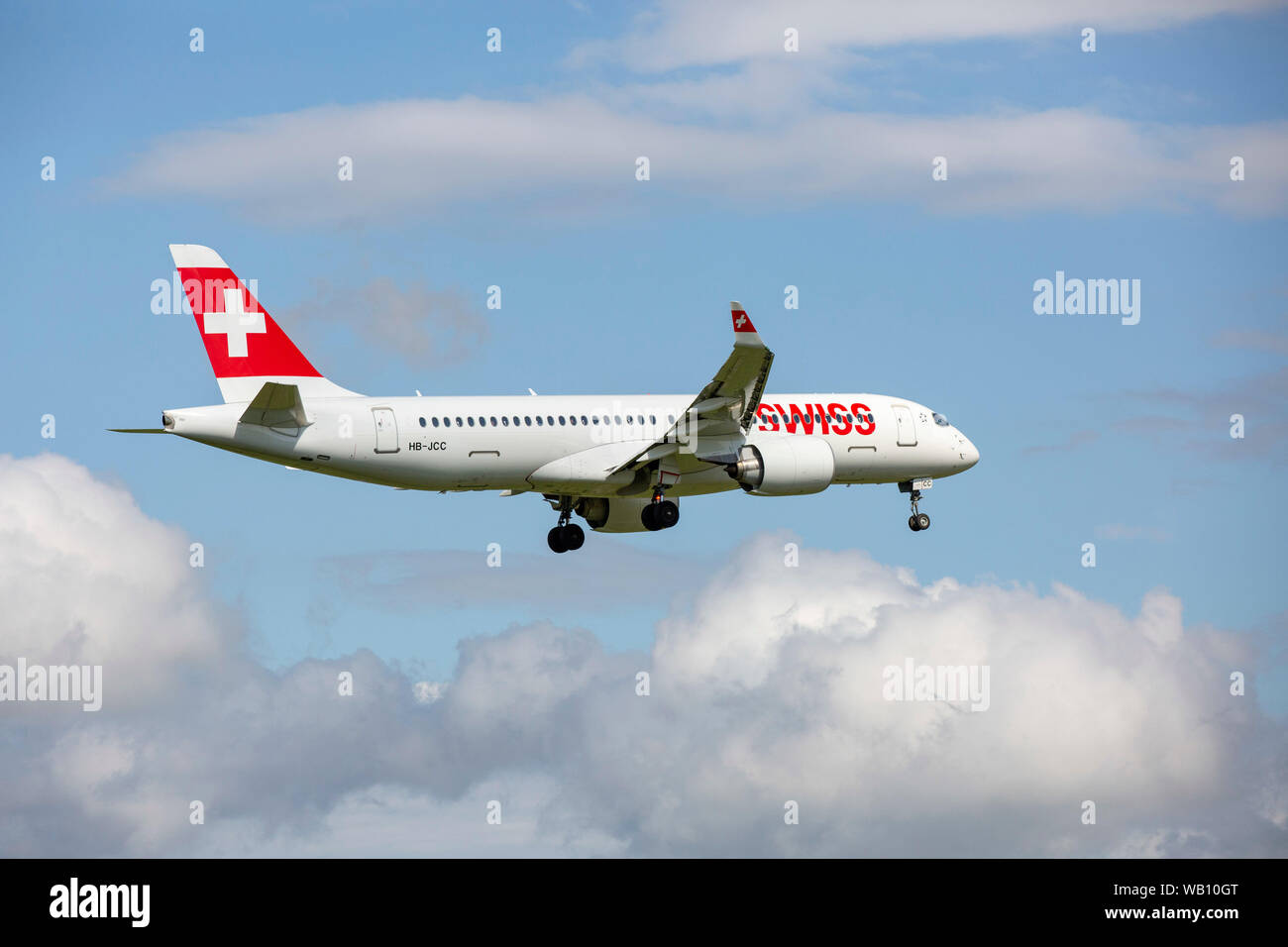 Bombardier CSeries CS300, Reg: HB-JCC beim Anflug zum Flughafen Zürich (ZRH). 15.08.2019 Stock Photo