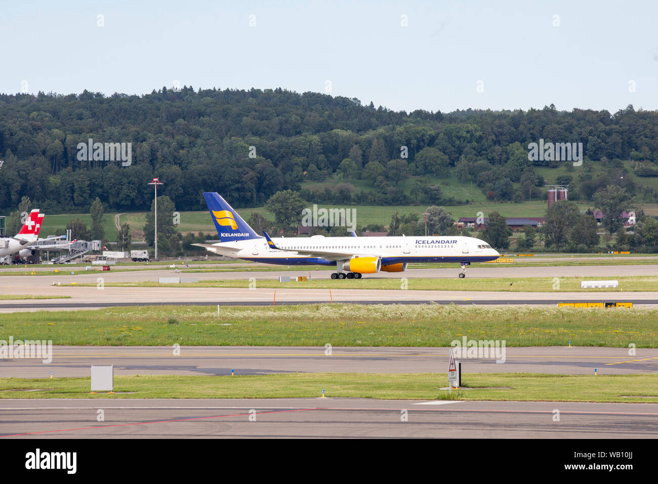 Icelandair, Typ: Boeing 757-200 am Flughafen Zürich (ZRH). 15.08.2019 Stock Photo